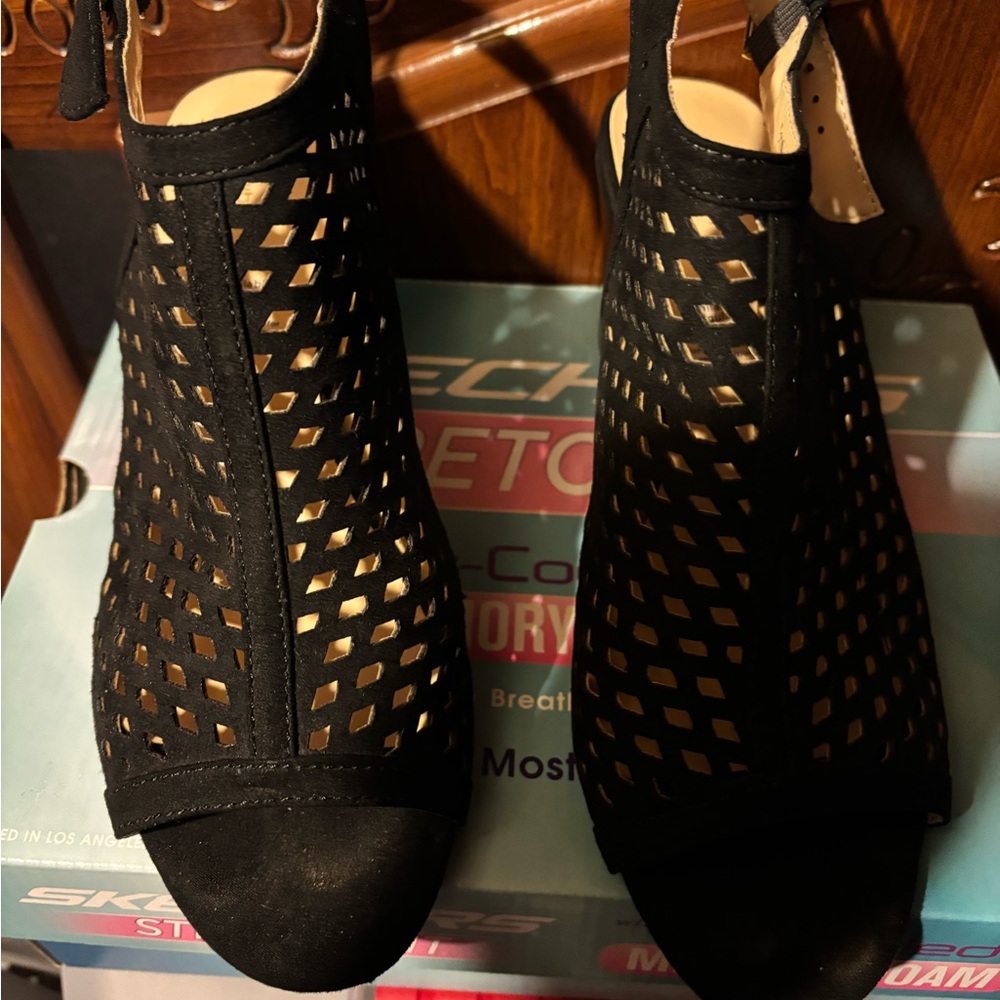 Women’s Liz Claiborne  Black Cutout Peep Toe Heels Size 8 1/2 W